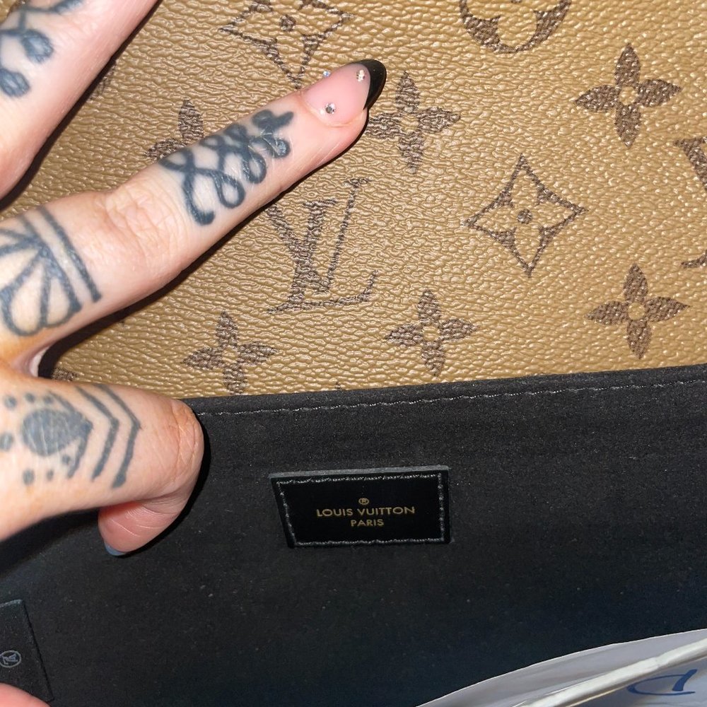 *WITH RECEIPT* AUTHENTIC LOUIS VUITTON POCHETTE METIS- PEANUT BUTTER COLOR